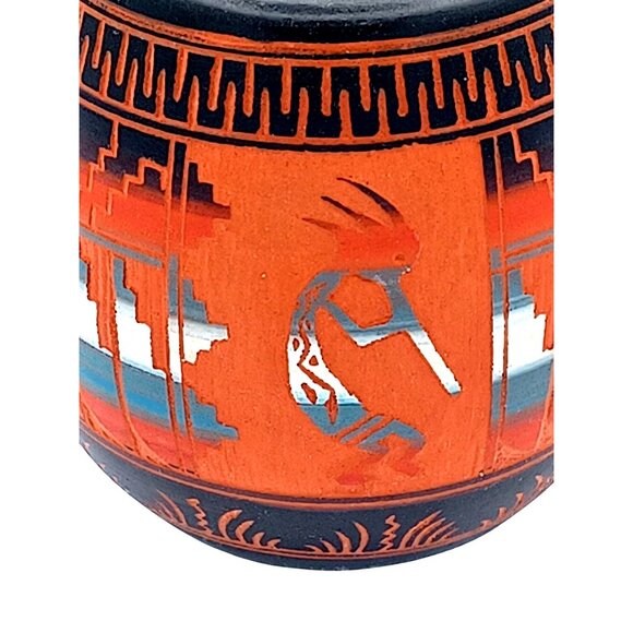 Handmade Navajo Handpainted & Etched Pottery Vase Or Candle Holder Signed E.B. W - Picture 2 of 8